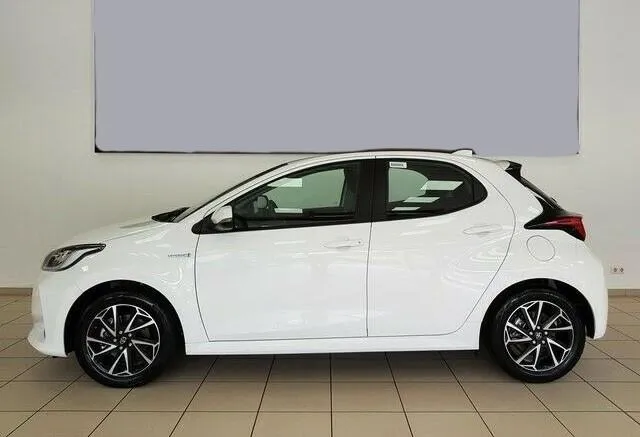 TOYOTA Yaris Image 3